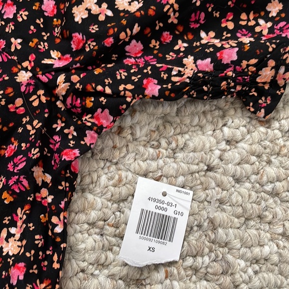 Fun and flirty floral print dress extra small from Old Navy NWT - Picture 2 of 4